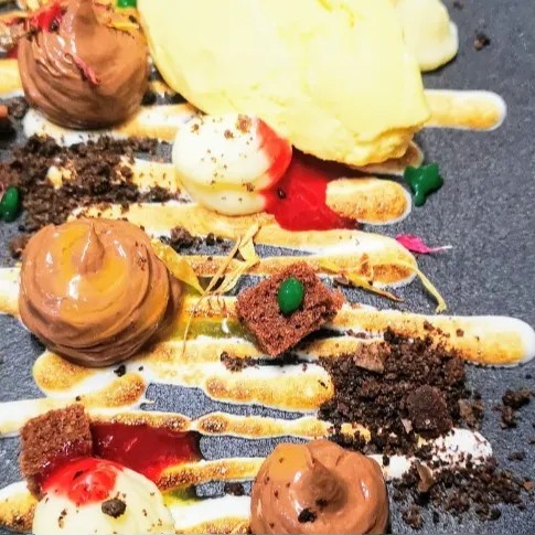 Image alt description