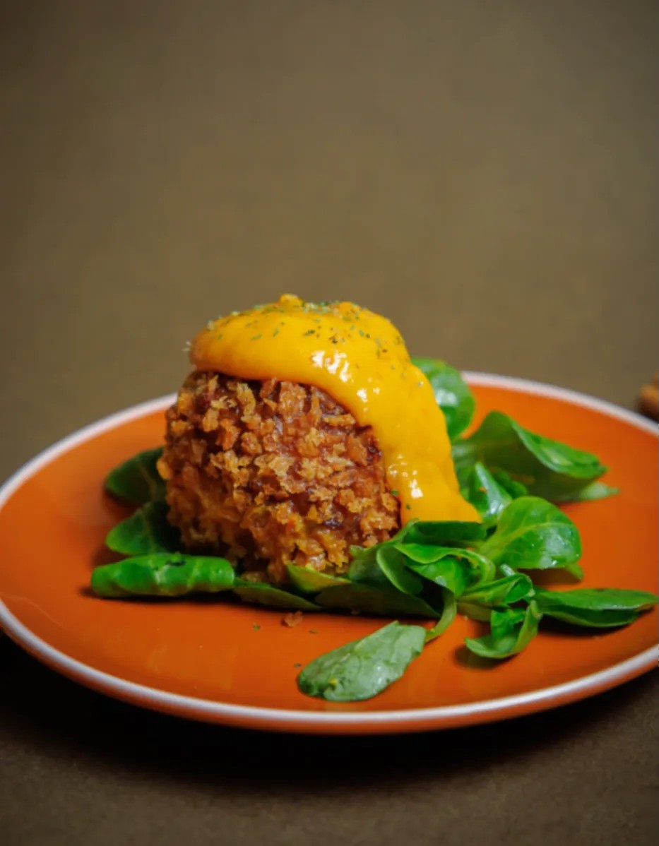 Image alt description