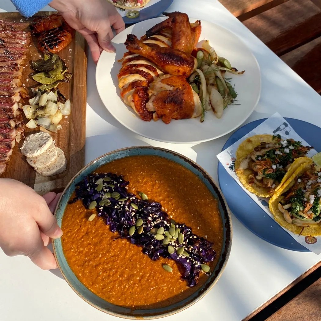 Image alt description