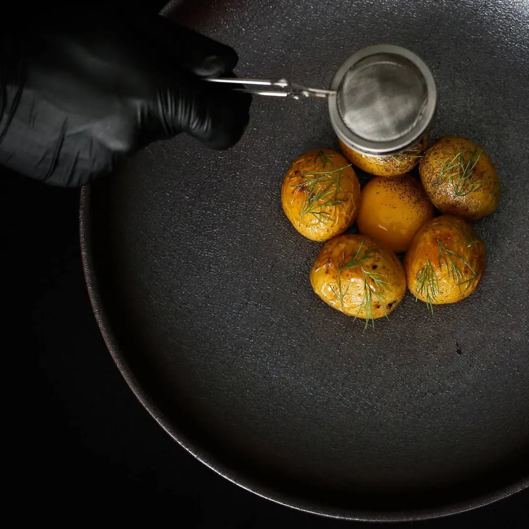 Image alt description