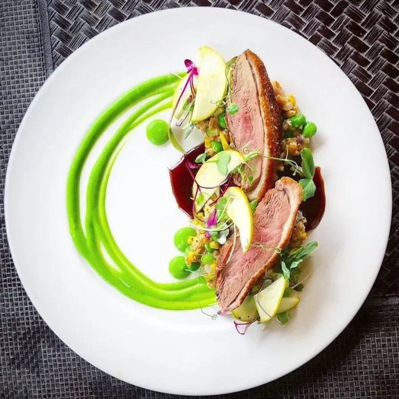 Image alt description