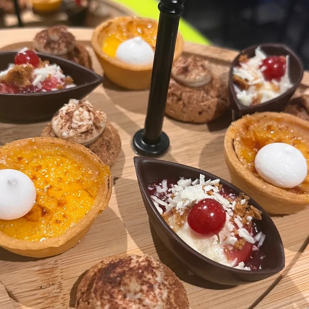 Image alt description