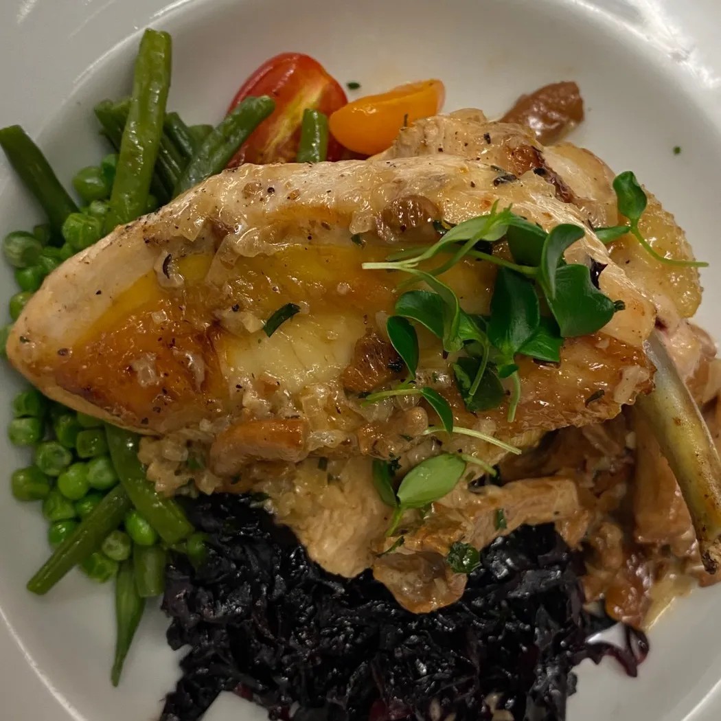 Image alt description