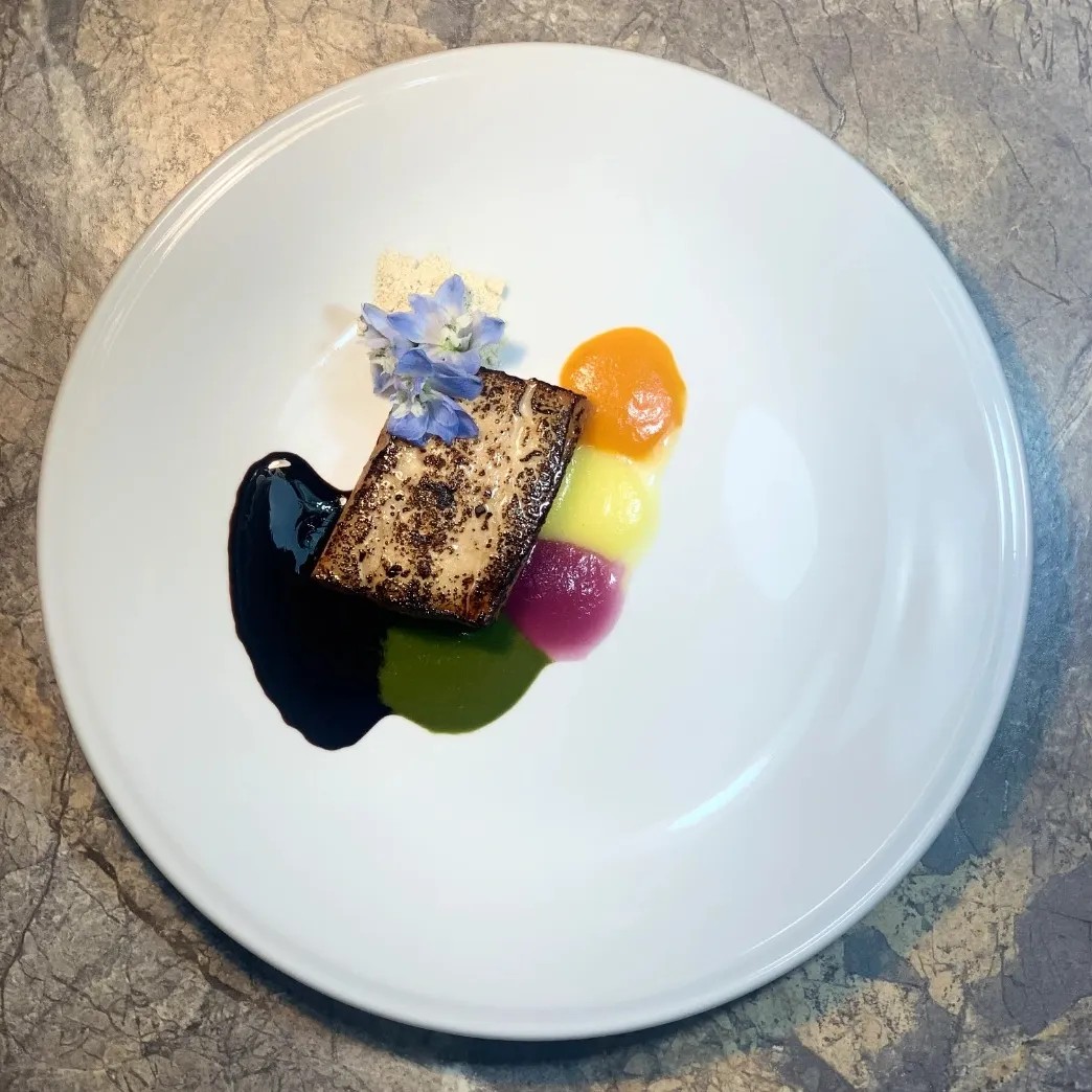 Image alt description