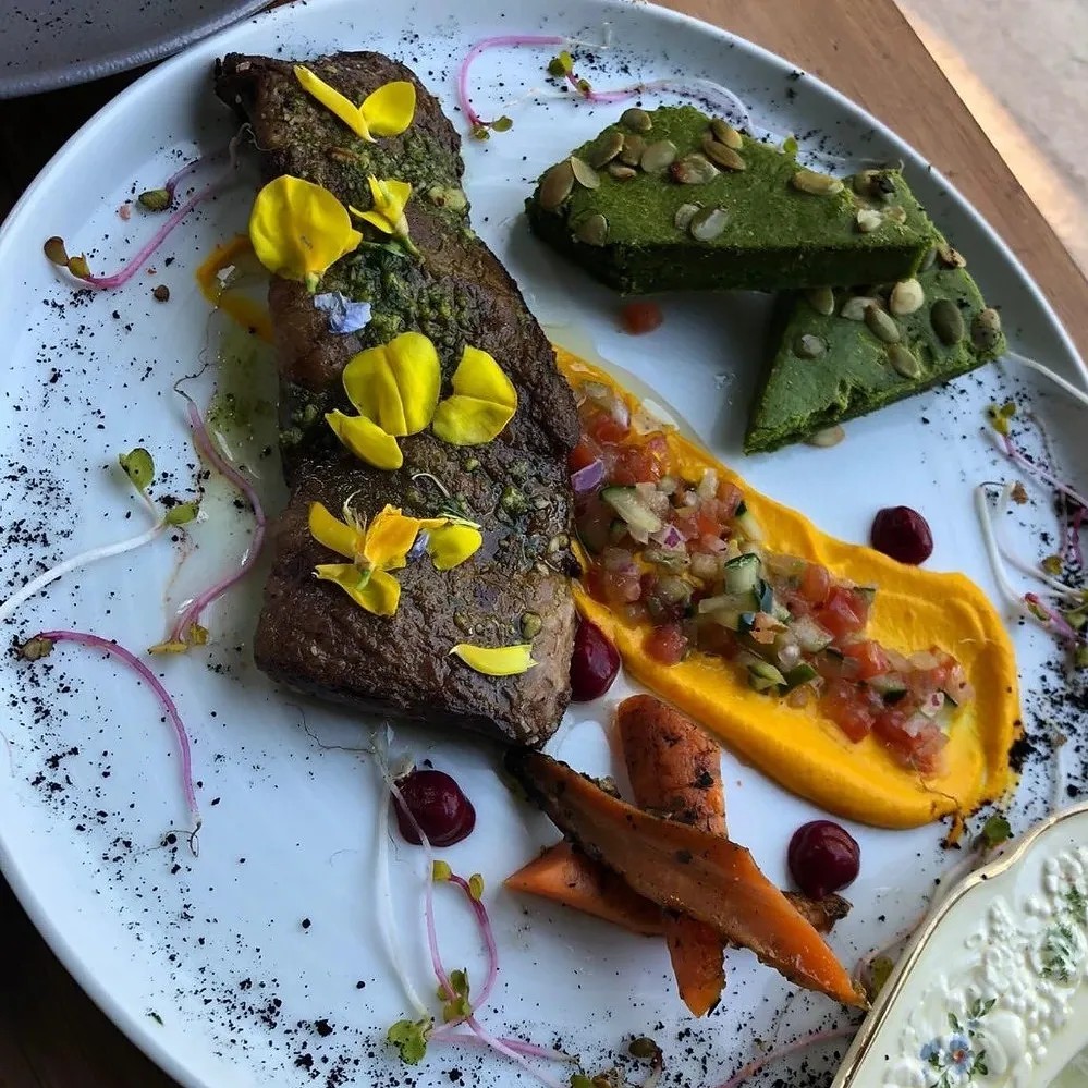 Image alt description