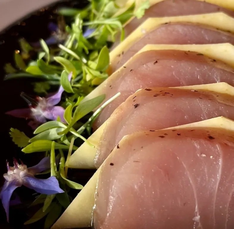 Image alt description