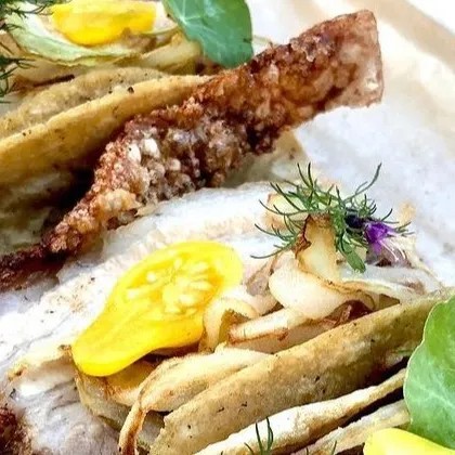 Image alt description