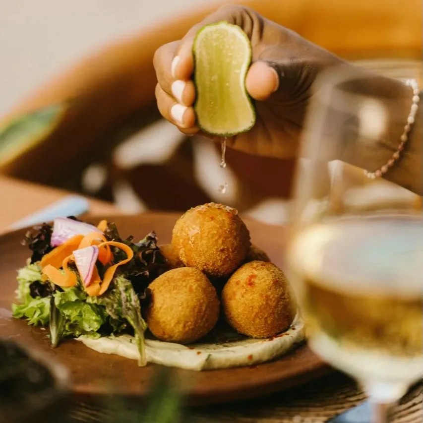 Image alt description