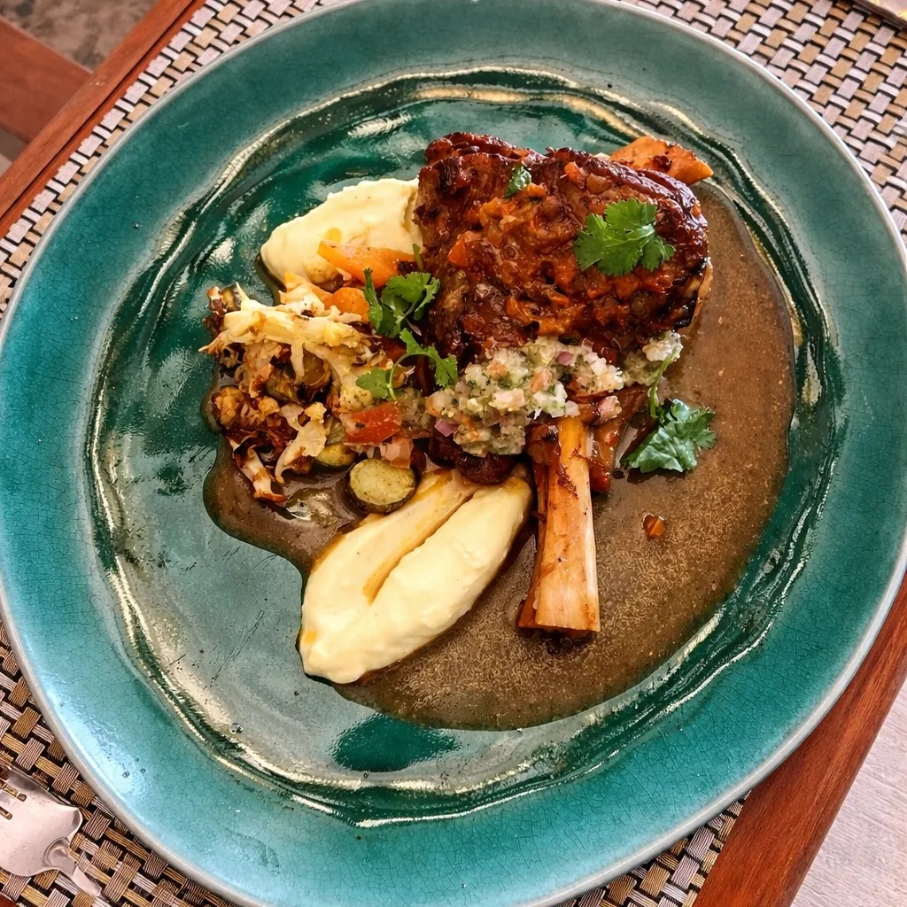 Image alt description