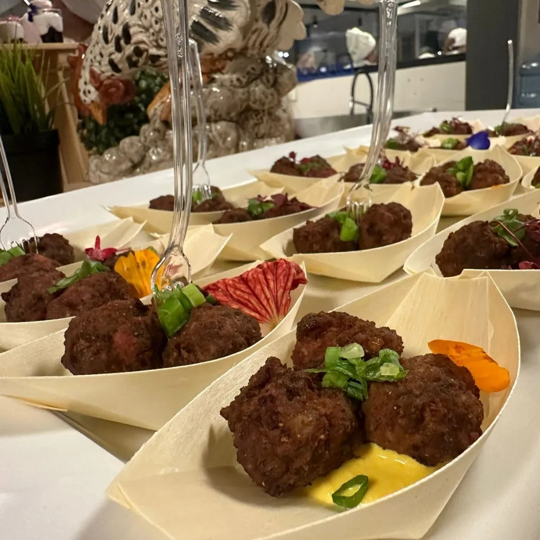 Image alt description