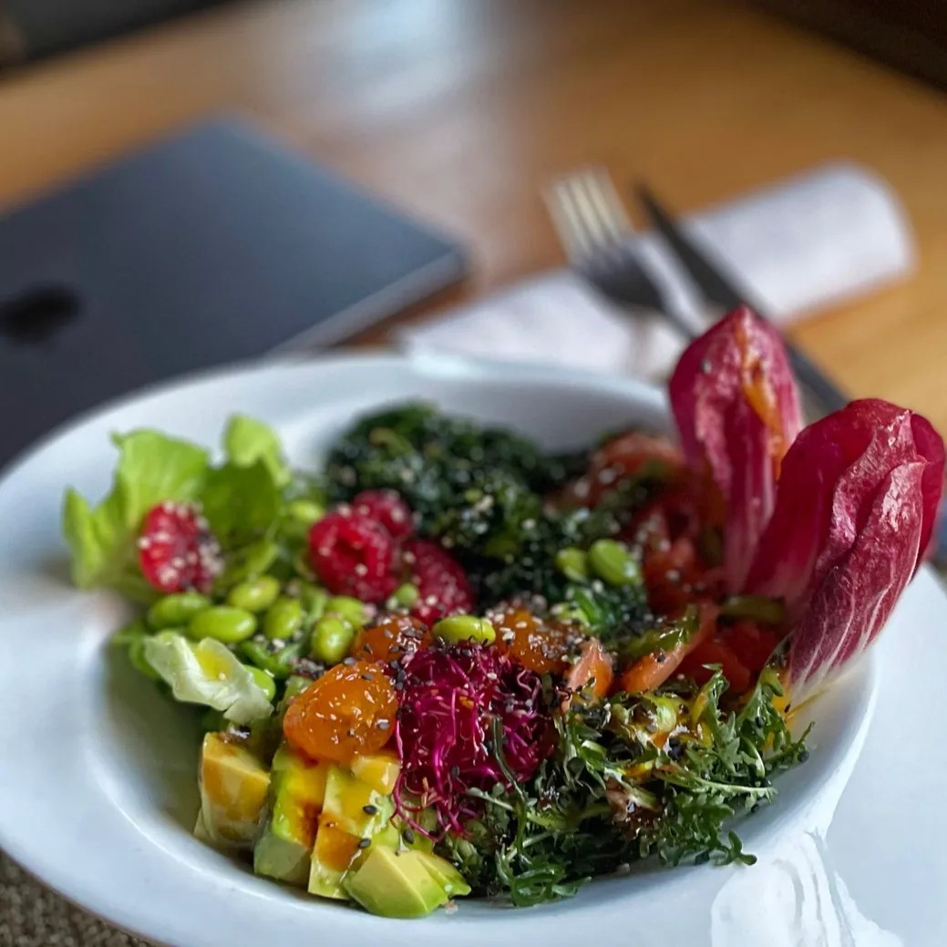 Image alt description