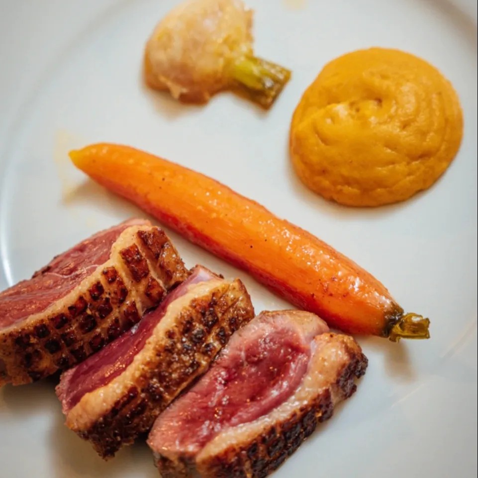 Image alt description