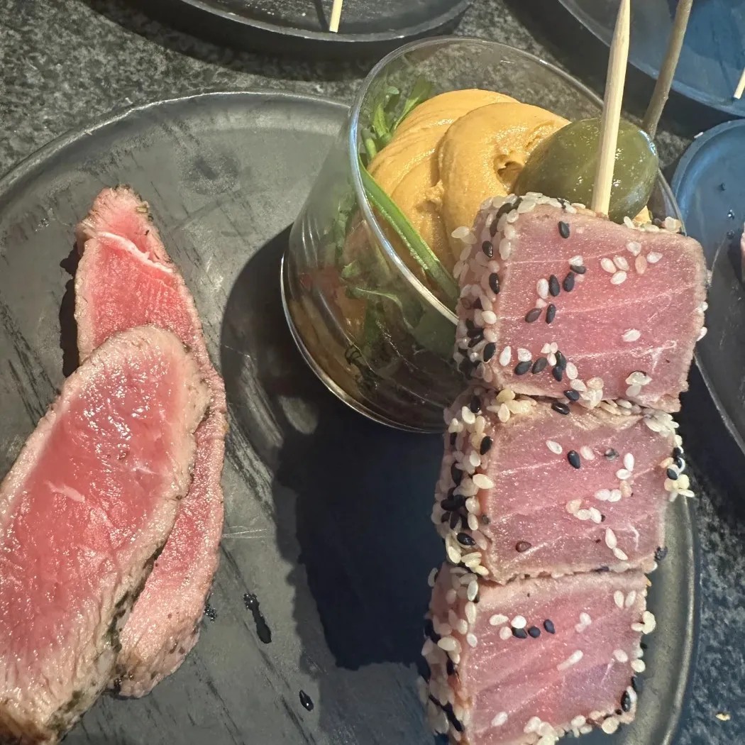 Image alt description