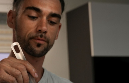 Alt image