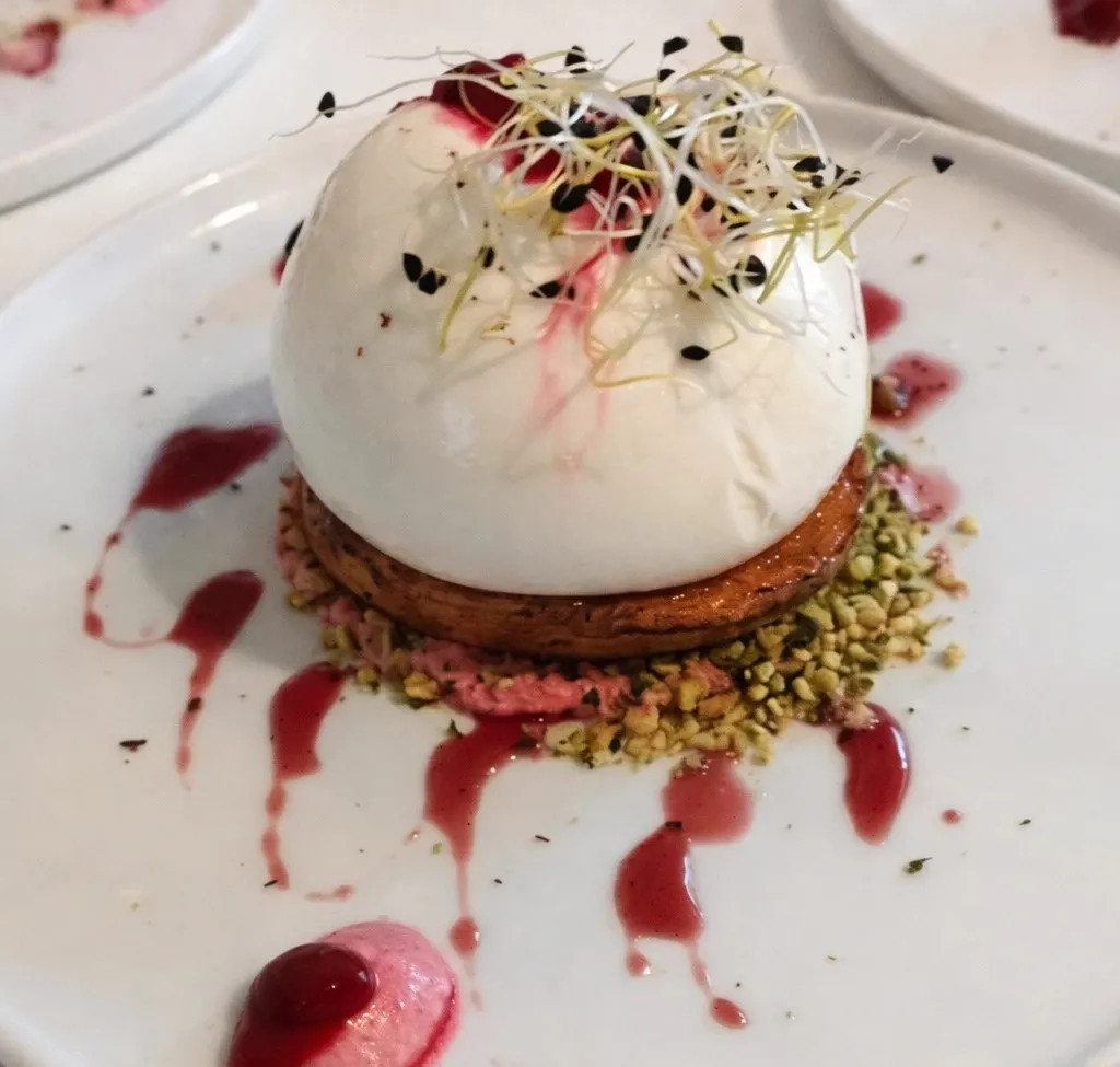 Image alt description