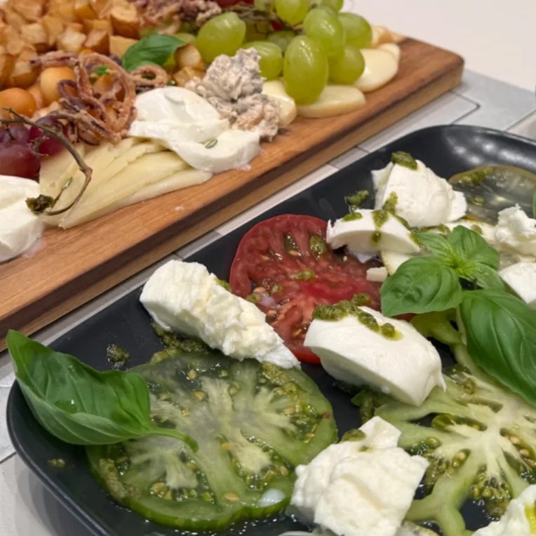 Image alt description