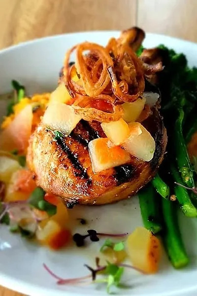 Image alt description