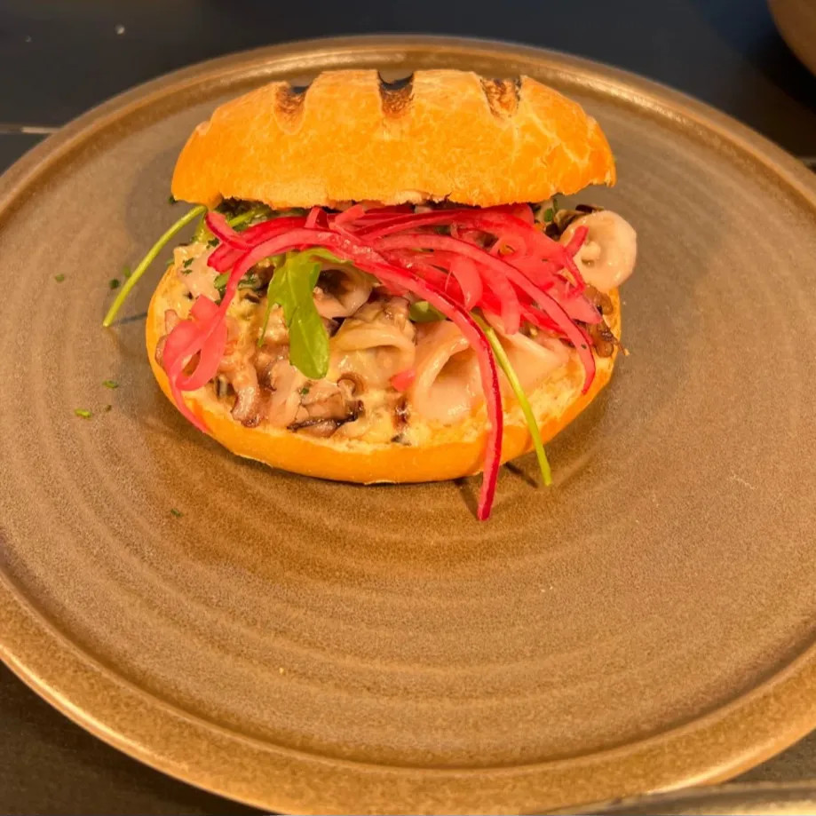 Image alt description