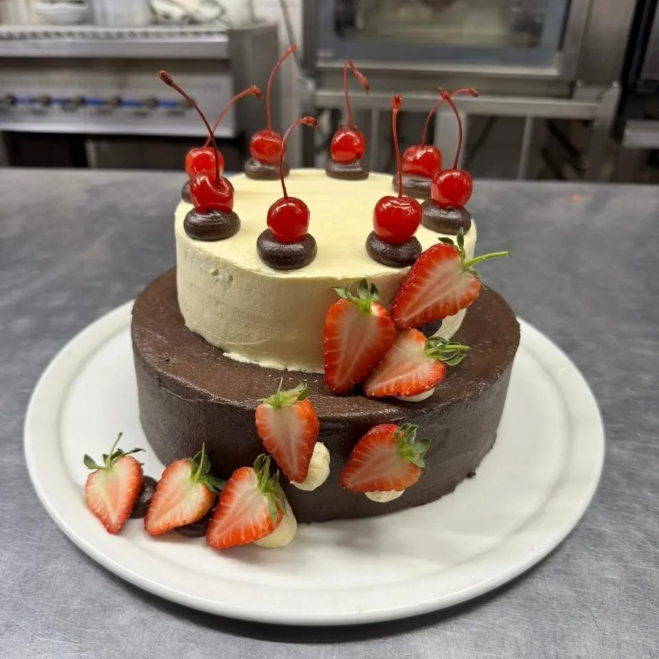 Image alt description