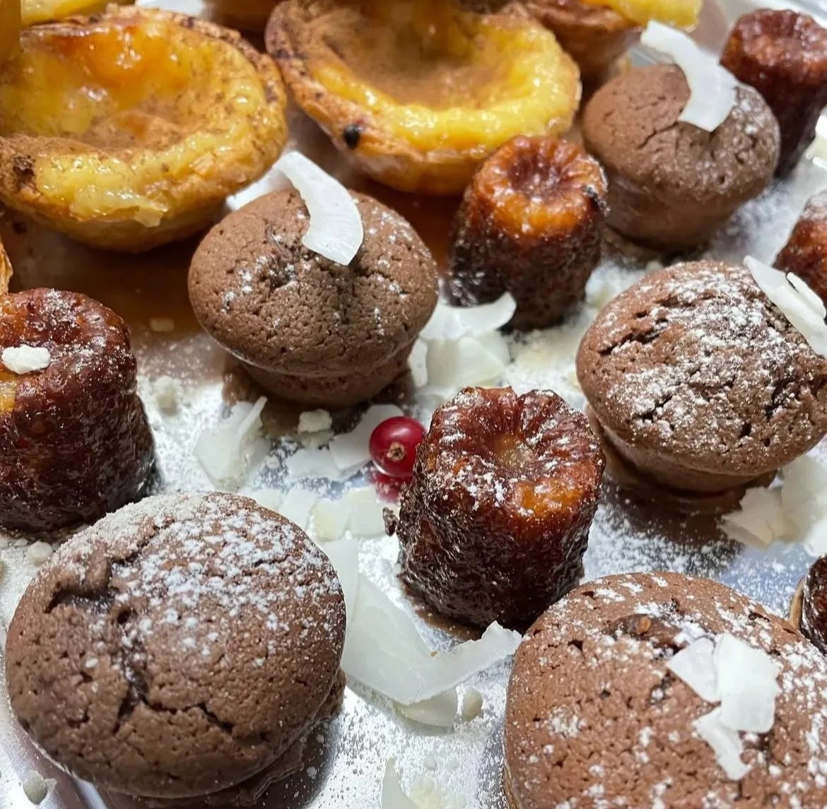 Image alt description