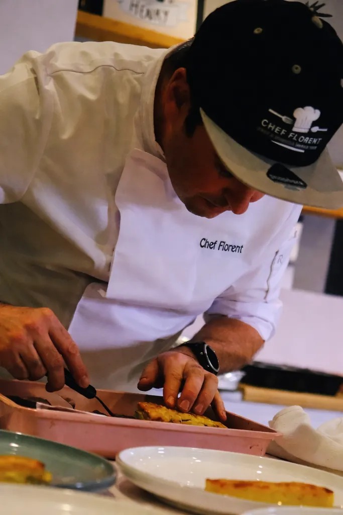 Image alt description