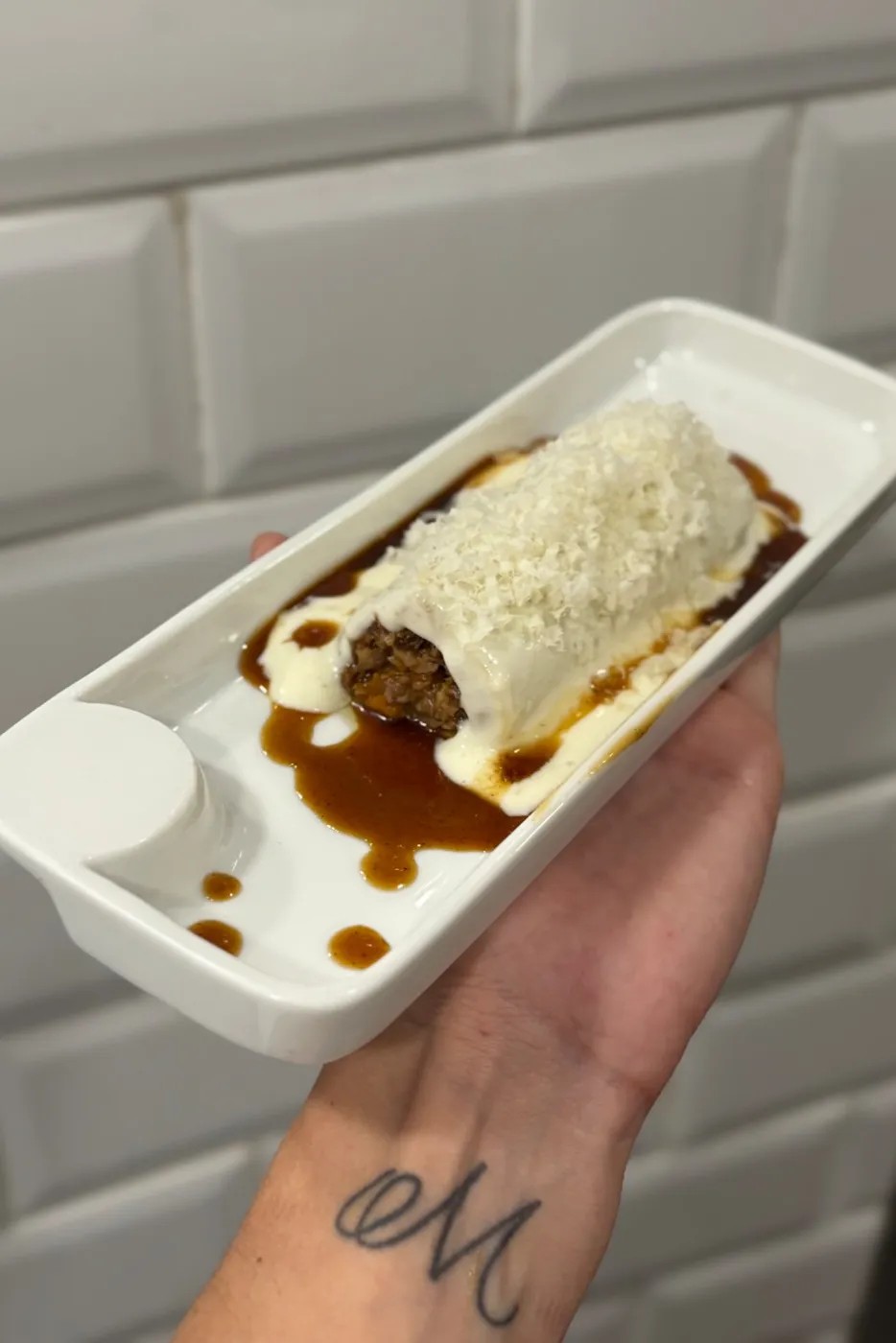 Image alt description