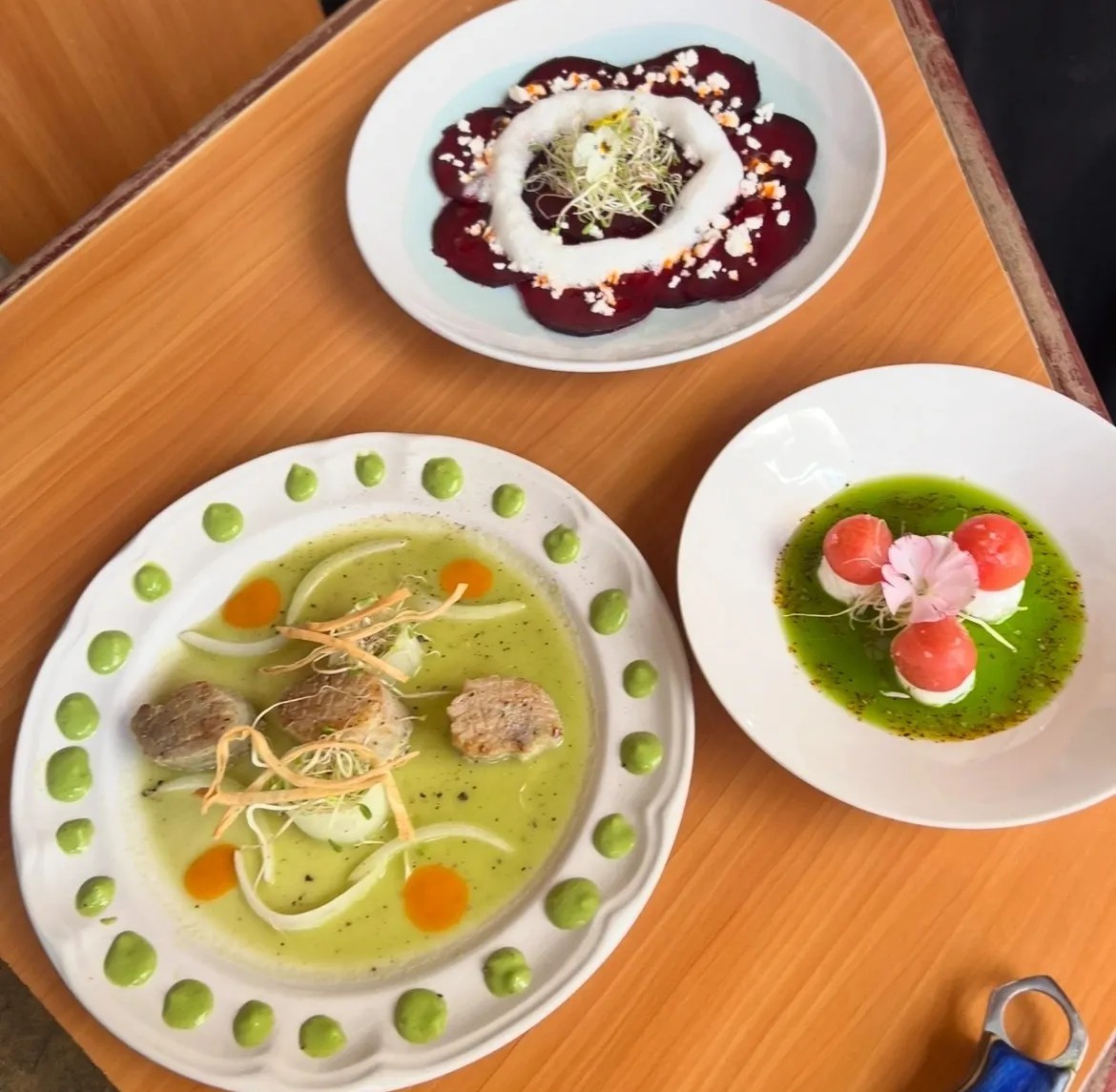 Image alt description