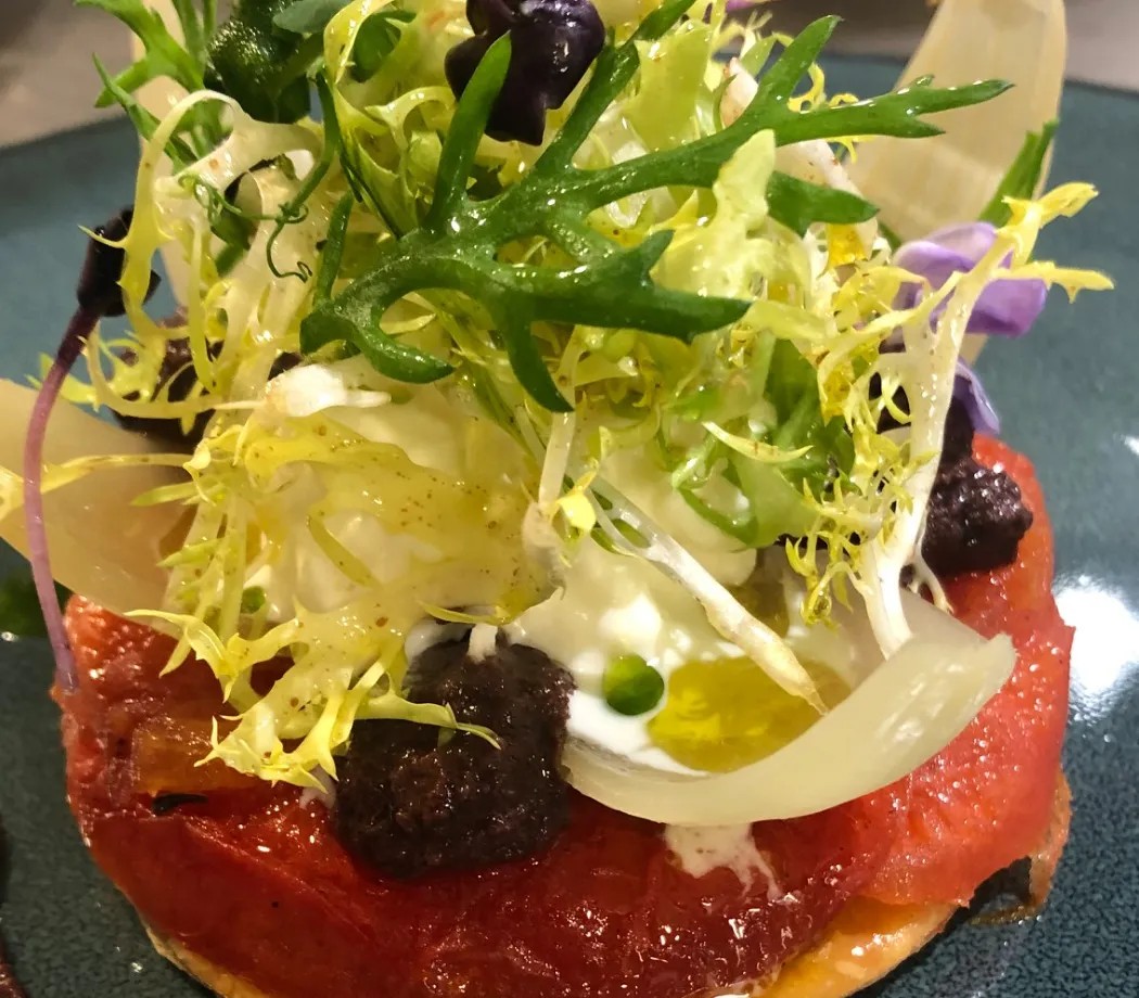 Image alt description