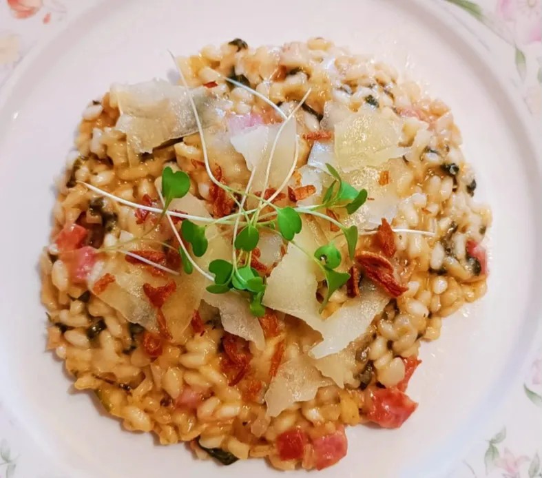 Image alt description