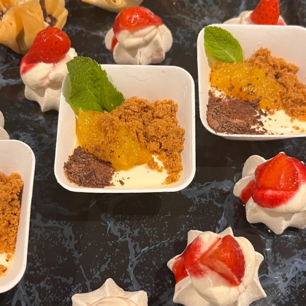 Image alt description