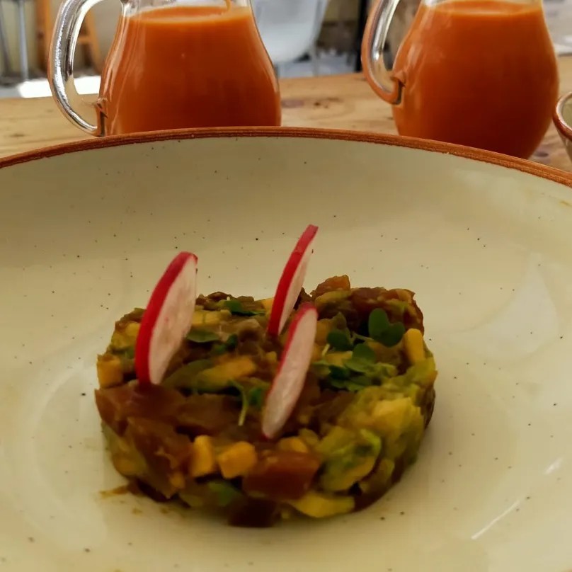 Image alt description