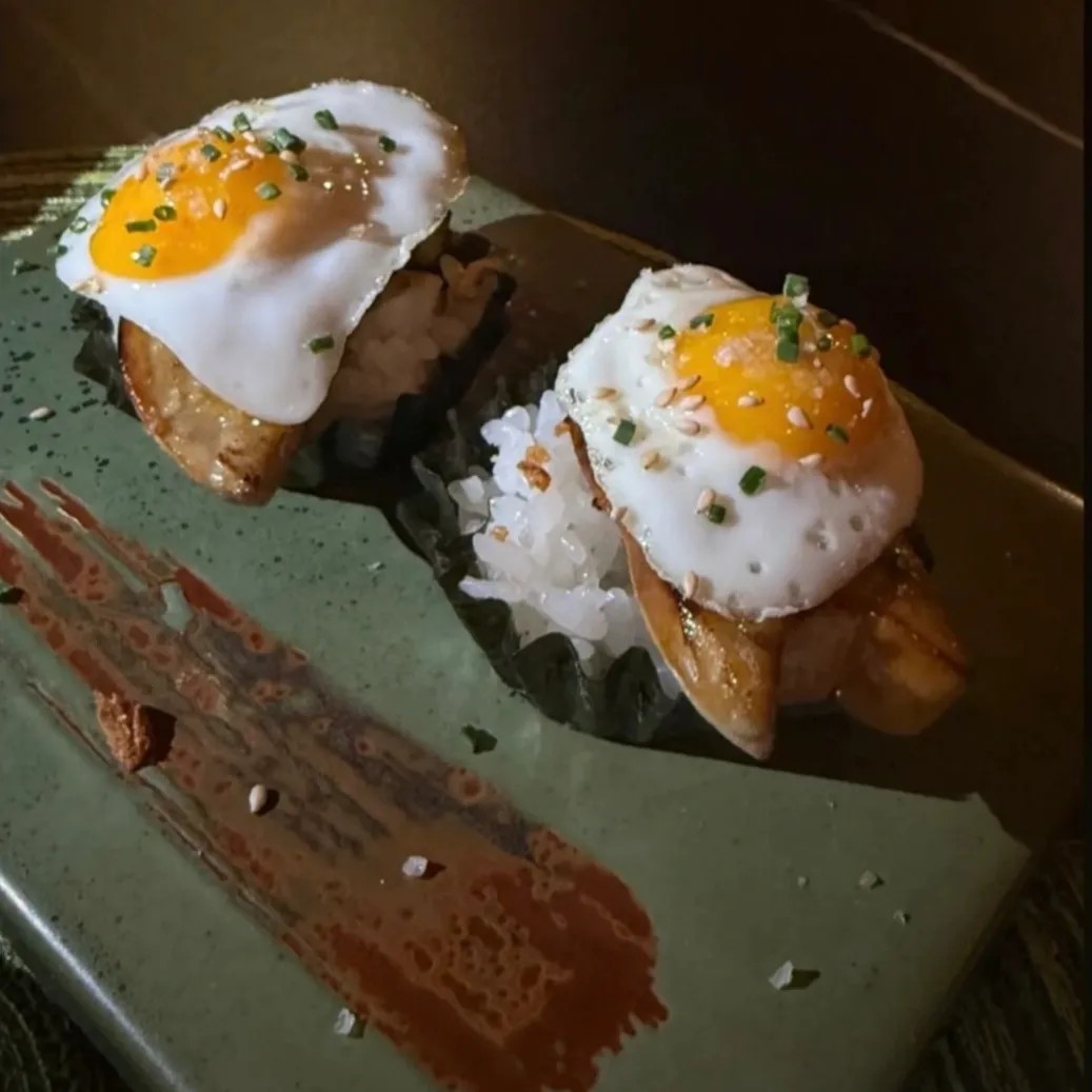 Image alt description