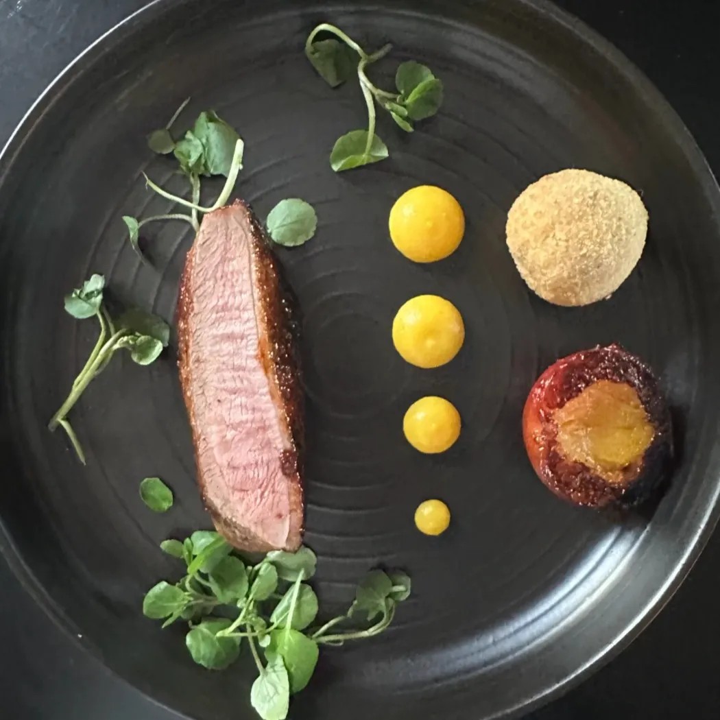 Image alt description