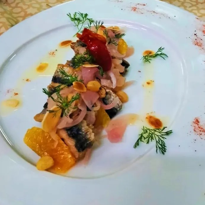 Image alt description