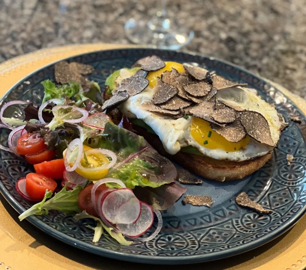 Image alt description