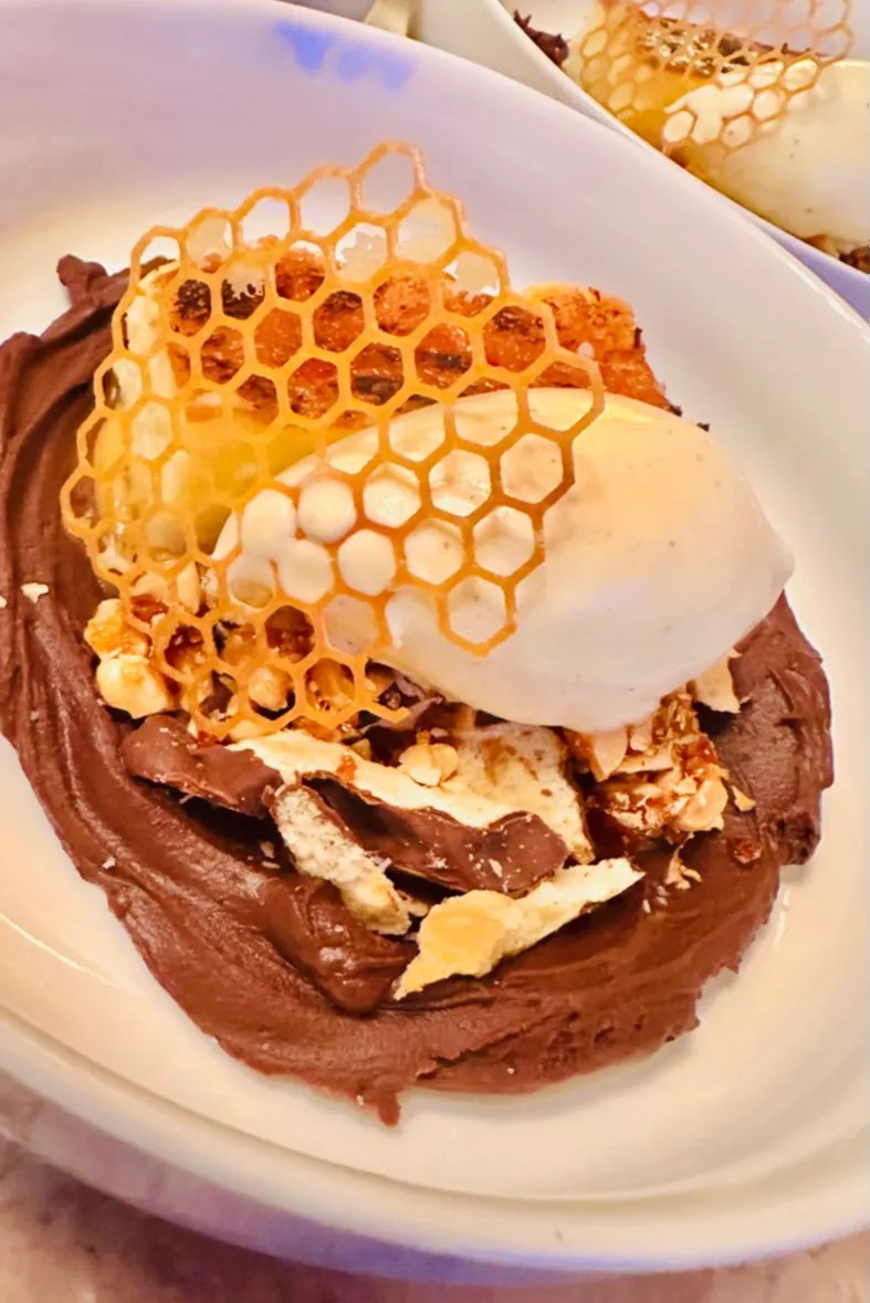 Image alt description