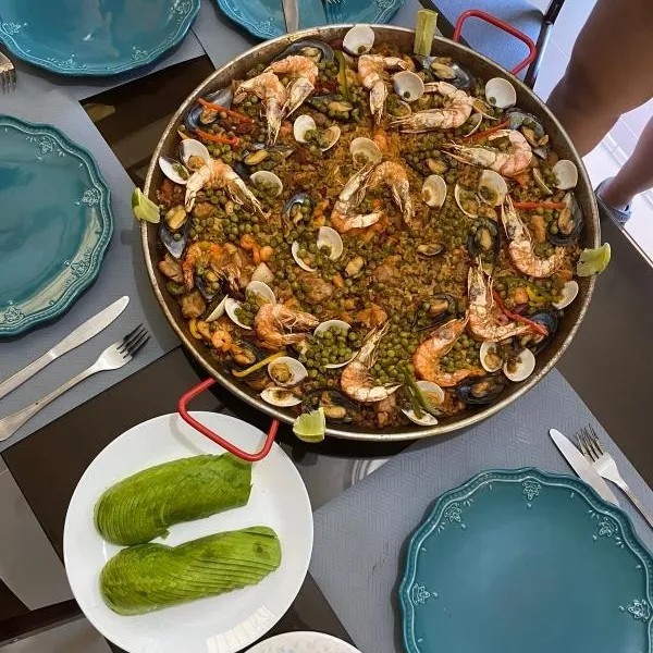 Image alt description