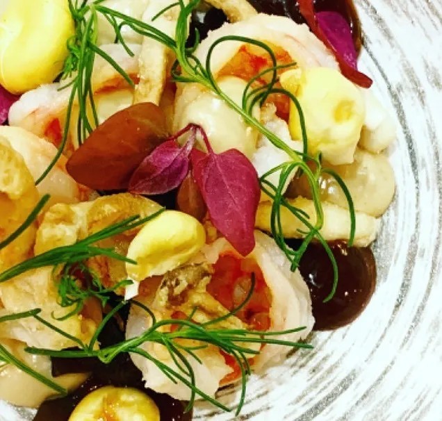 Image alt description