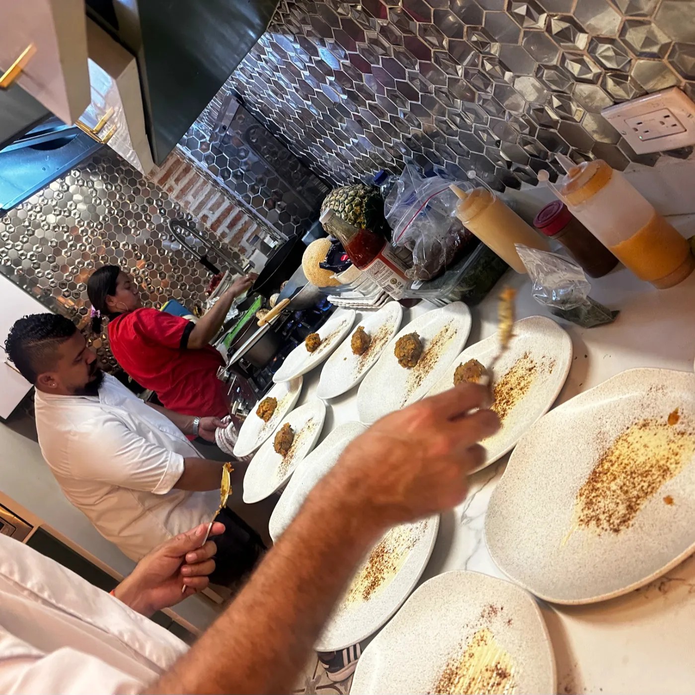 Image alt description