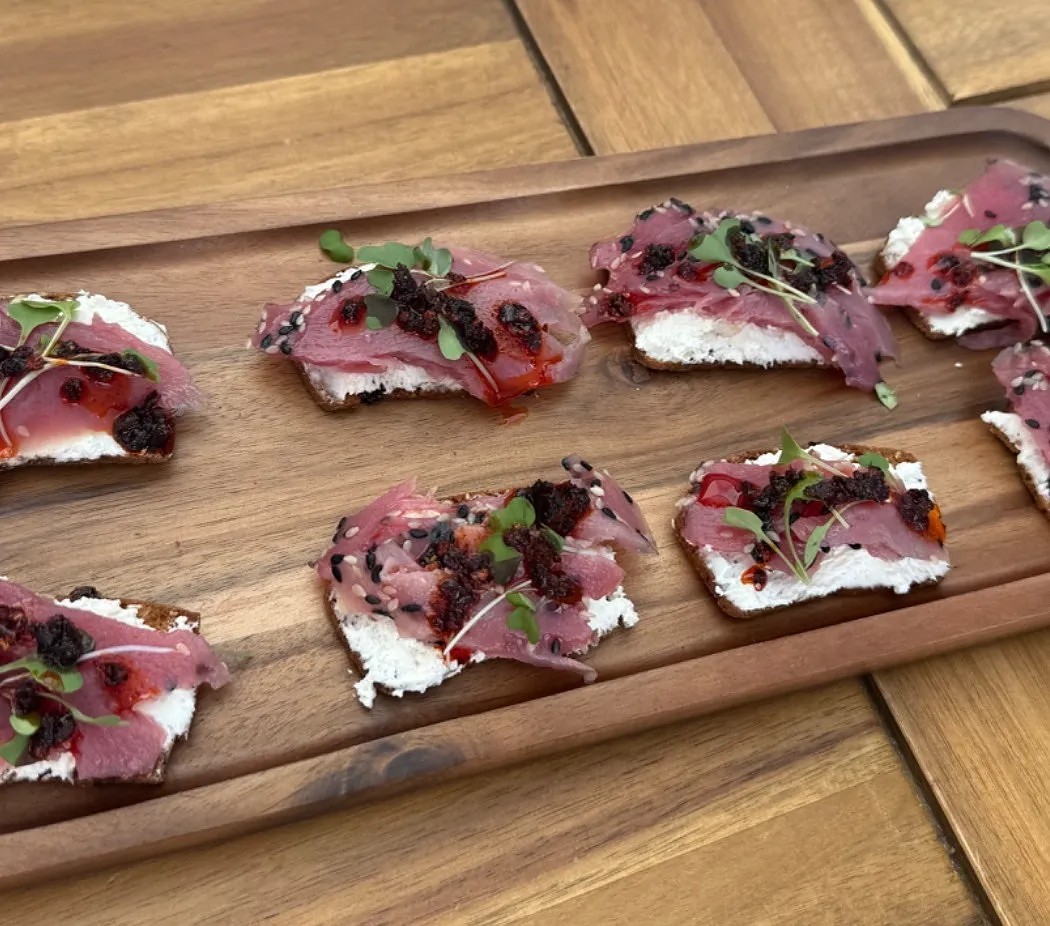 Image alt description