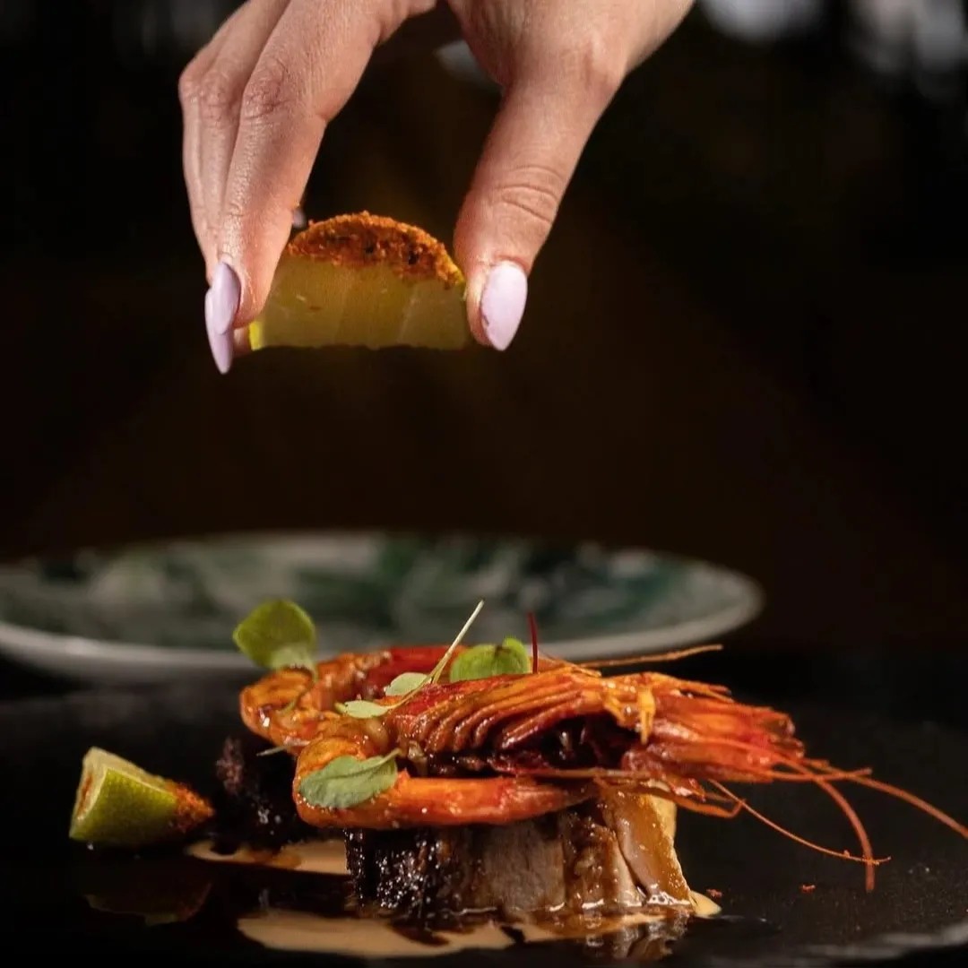 Image alt description