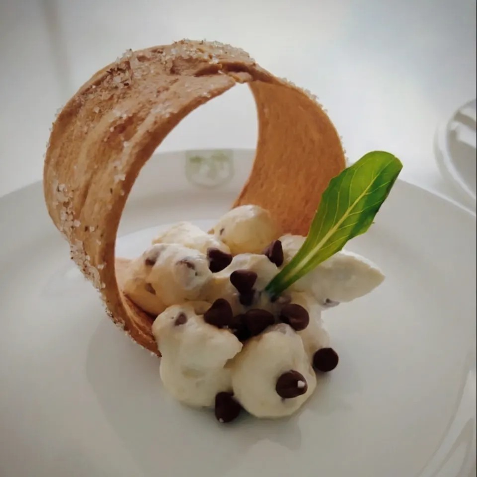 Image alt description