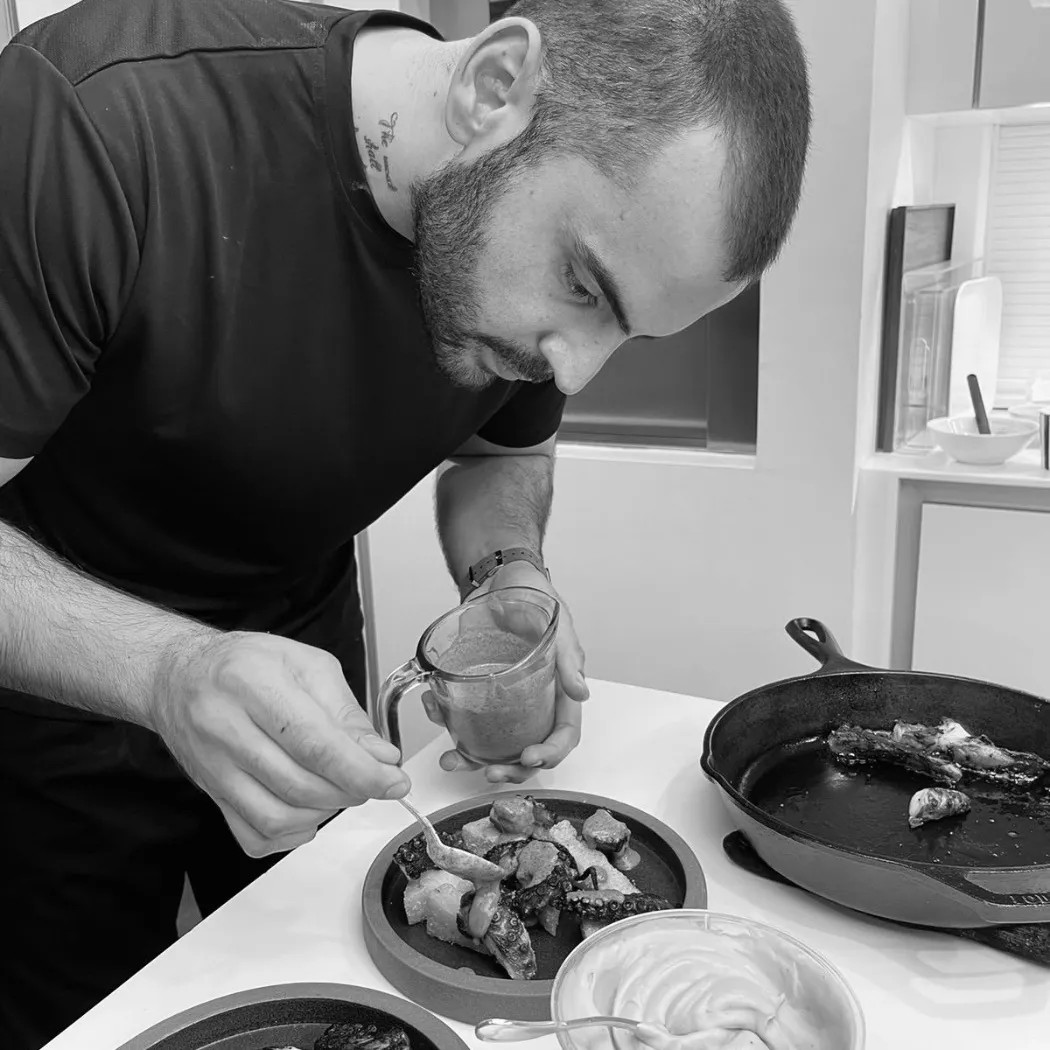 Image alt description