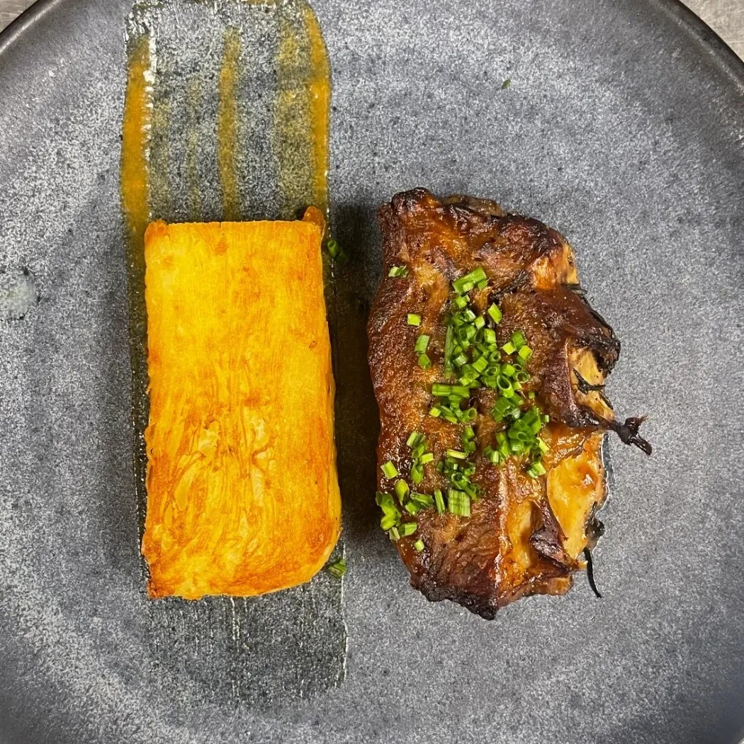 Image alt description