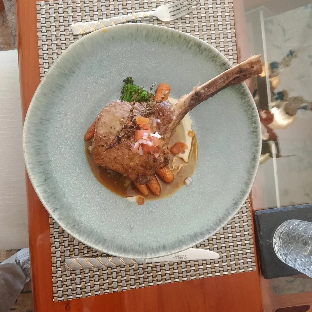 Image alt description