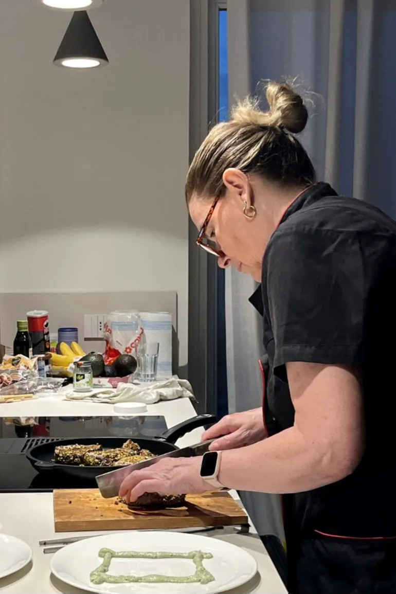 Image alt description