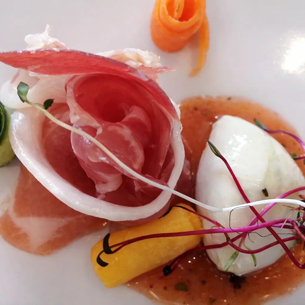 Image alt description