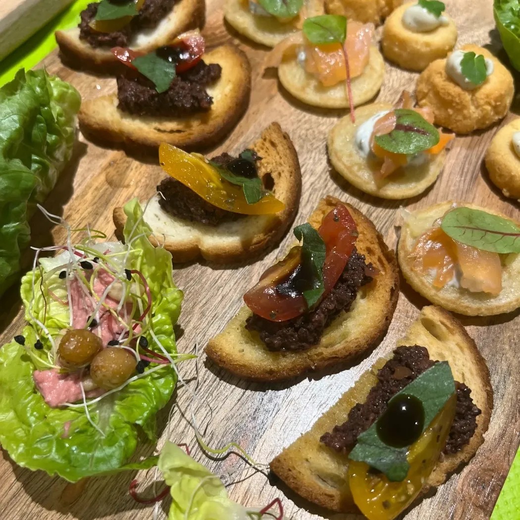 Image alt description