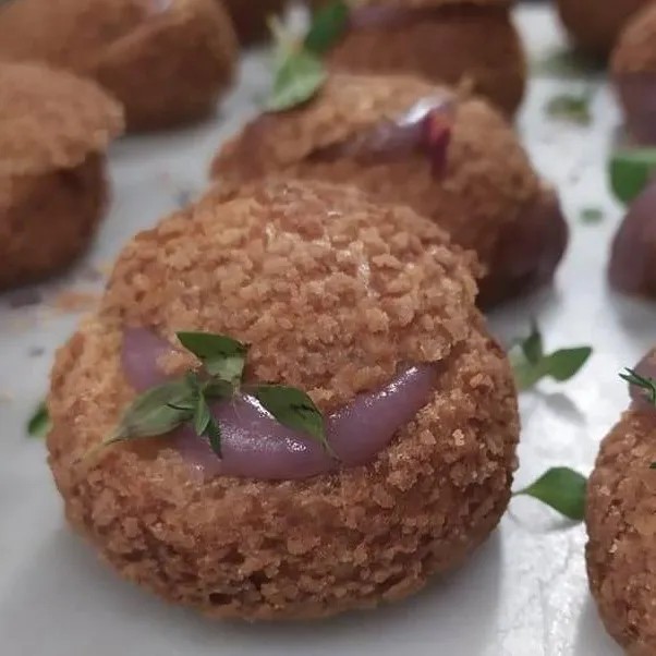 Image alt description