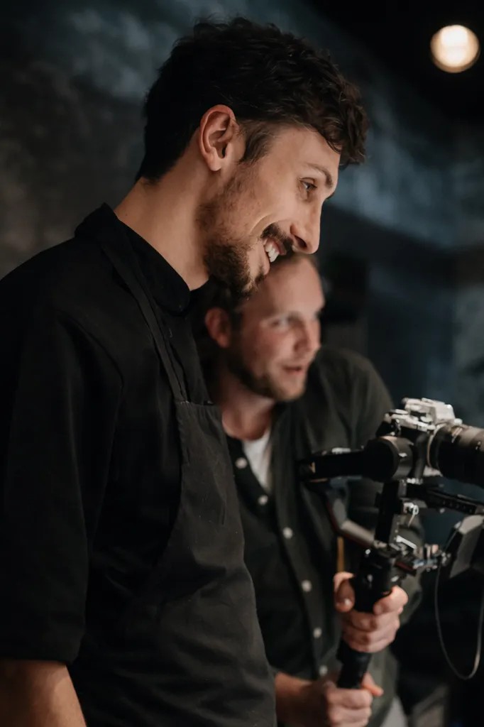 Image alt description